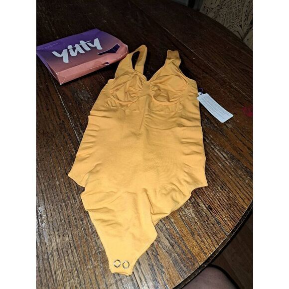 New Medium Large Fabletics Yitty Mimosa Nearly Naked Shaping Thong Bodysuit NWT - Picture 1 of 7
